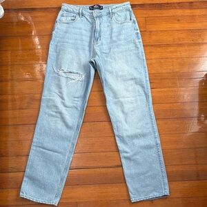 Hollister Ultra High-Rise Vintage Jeans in Light Blue